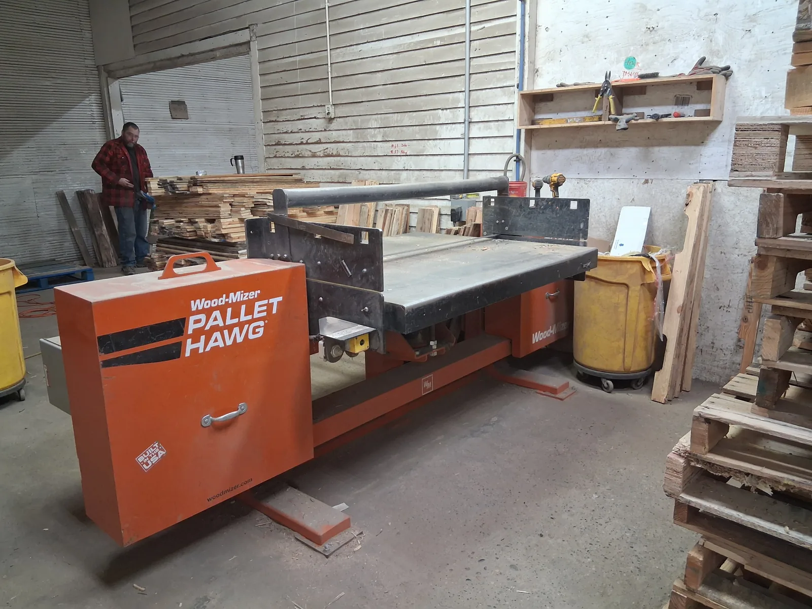 Wood-Mizer Pallet Hawg dismantler used to break pallets into boards