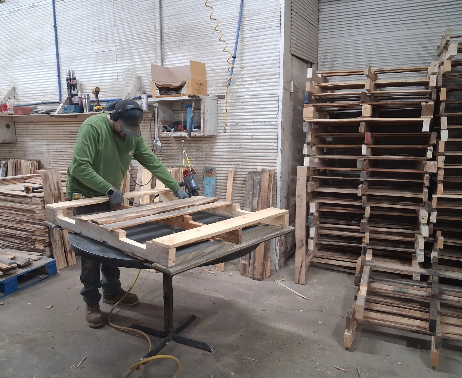 Worker in the pallet reconditioning area